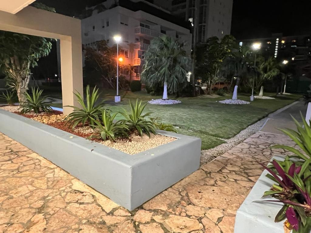 Hobie Oceanfront Apartment At Isla Verde ซานฮวน ภายนอก รูปภาพ